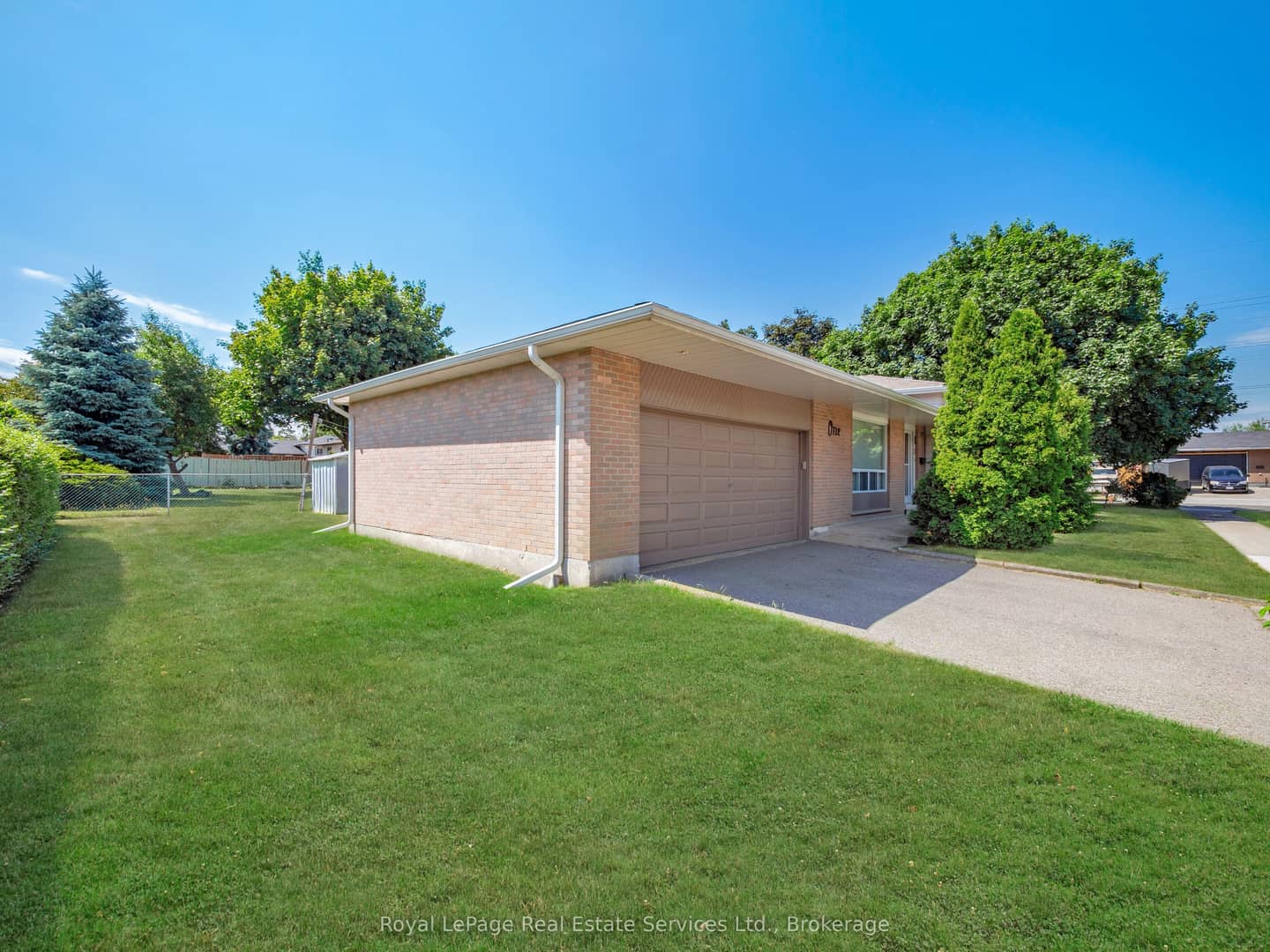 1 Mosswood Lane, Toronto, ON M9V 1M3