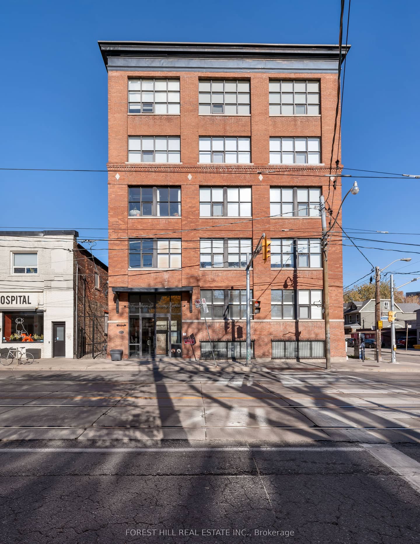 2154 Dundas Street W 105, Toronto, ON M6R 1X3