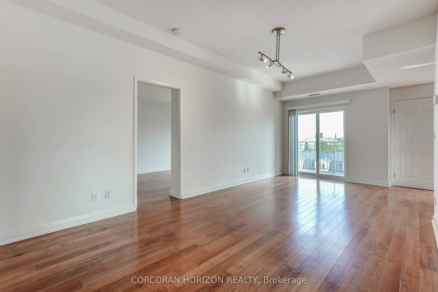 35 Hunt Avenue PH3, Richmond Hill, ON L4C 4H1