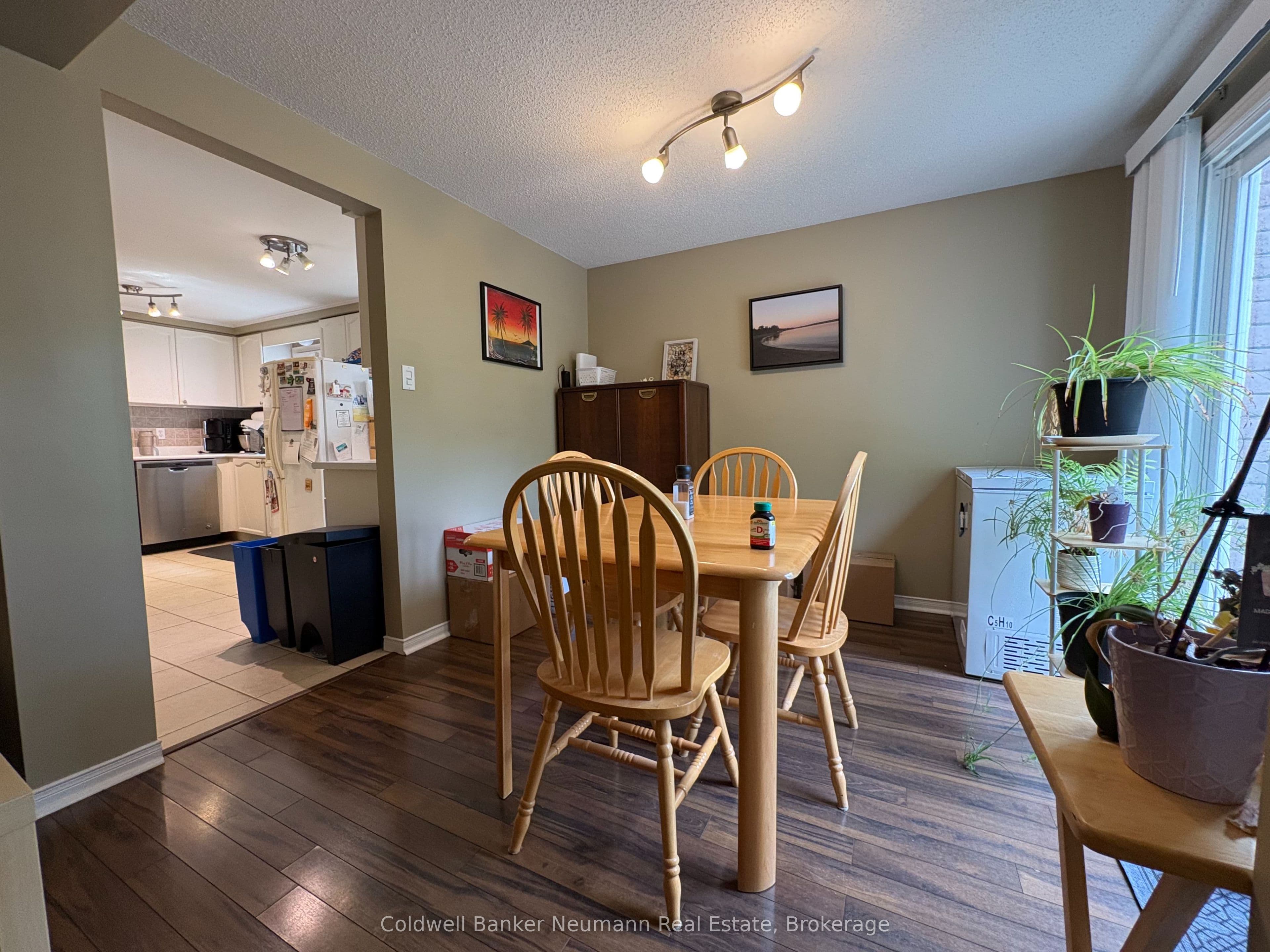 120 Moss Place UPPER, Guelph, ON N1G 4V4