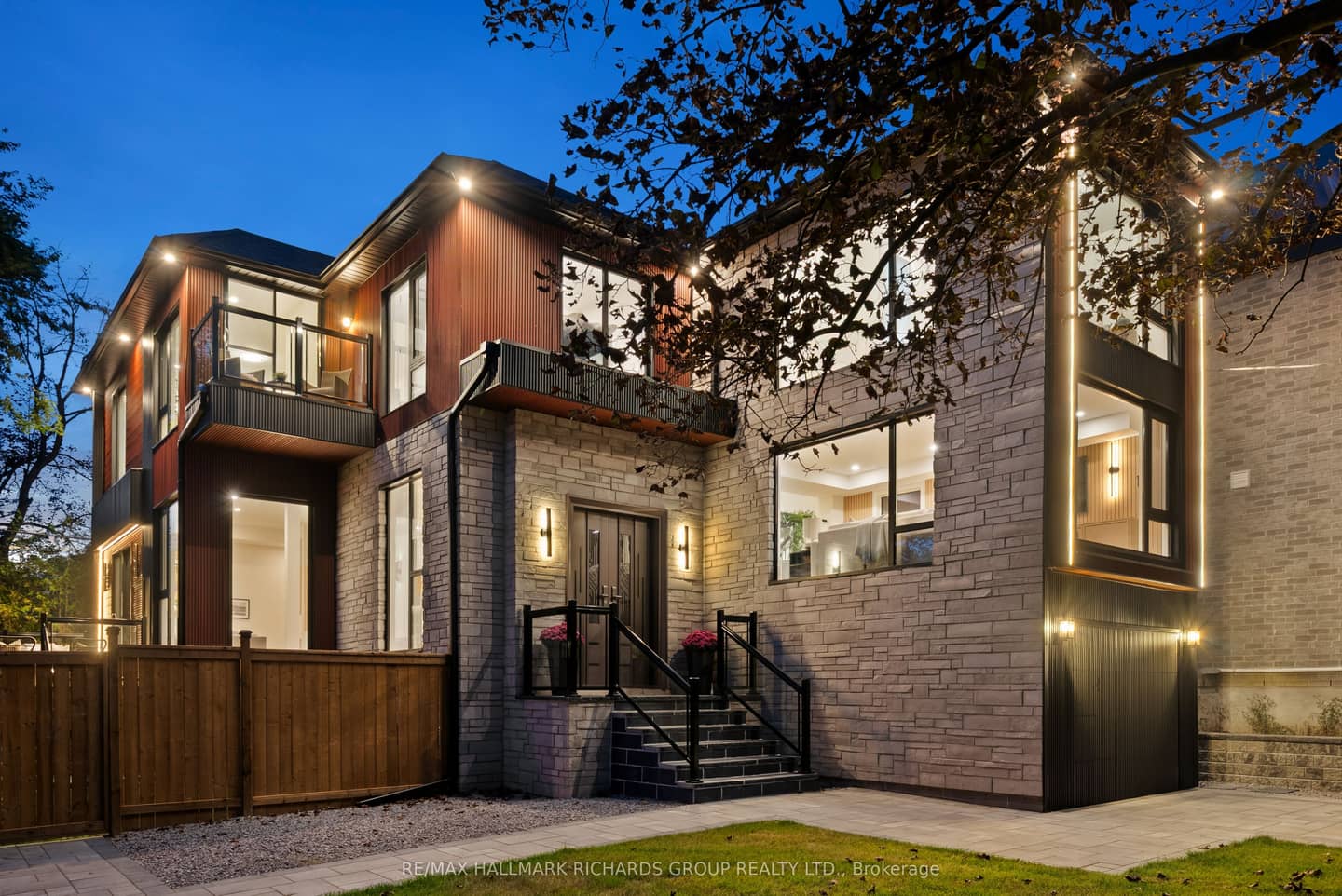 44 Sunnypoint Crescent, Toronto, ON M1M 1B9