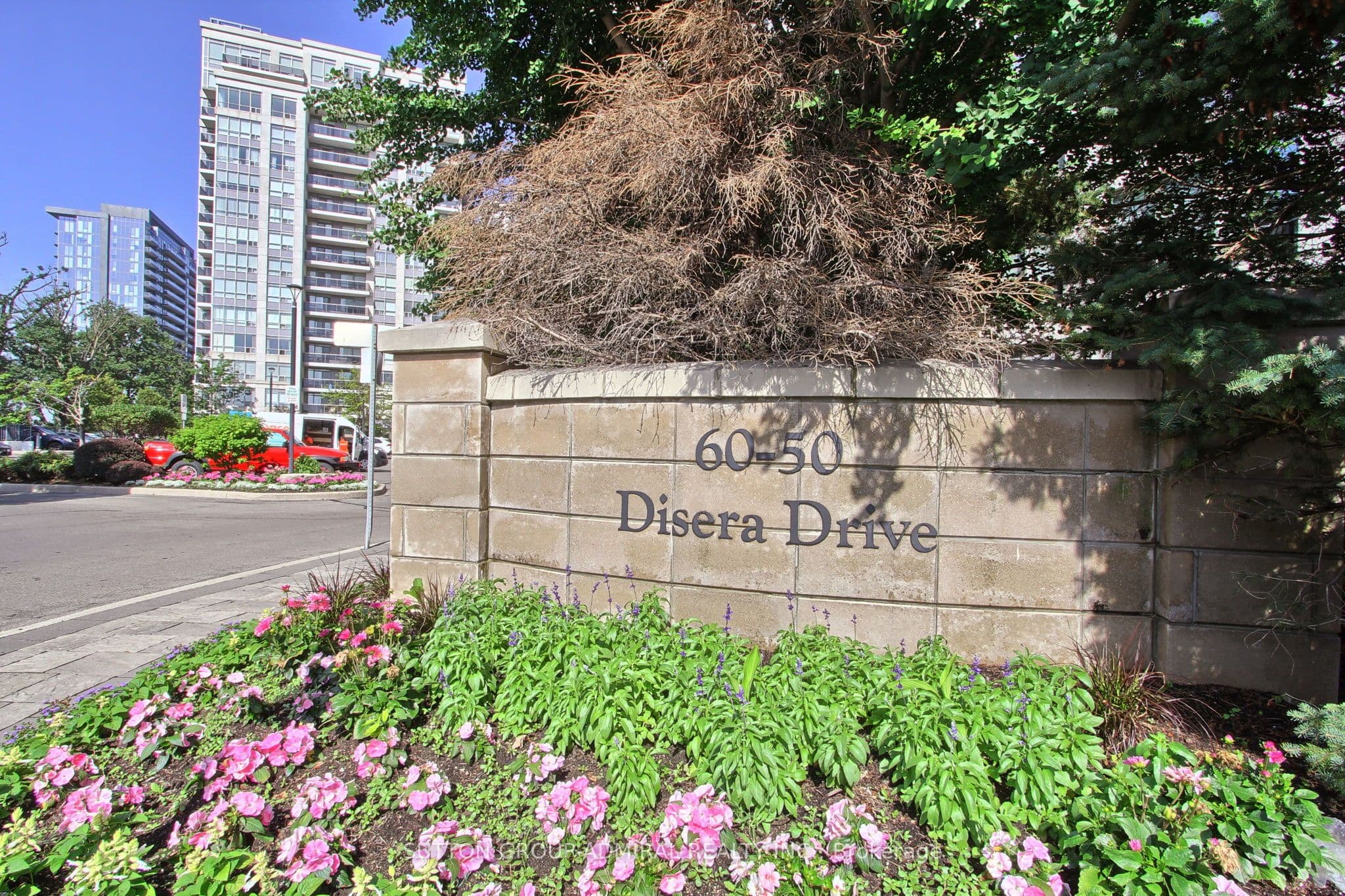 50 DISERA Drive 905, Vaughan, ON L4J 9G1