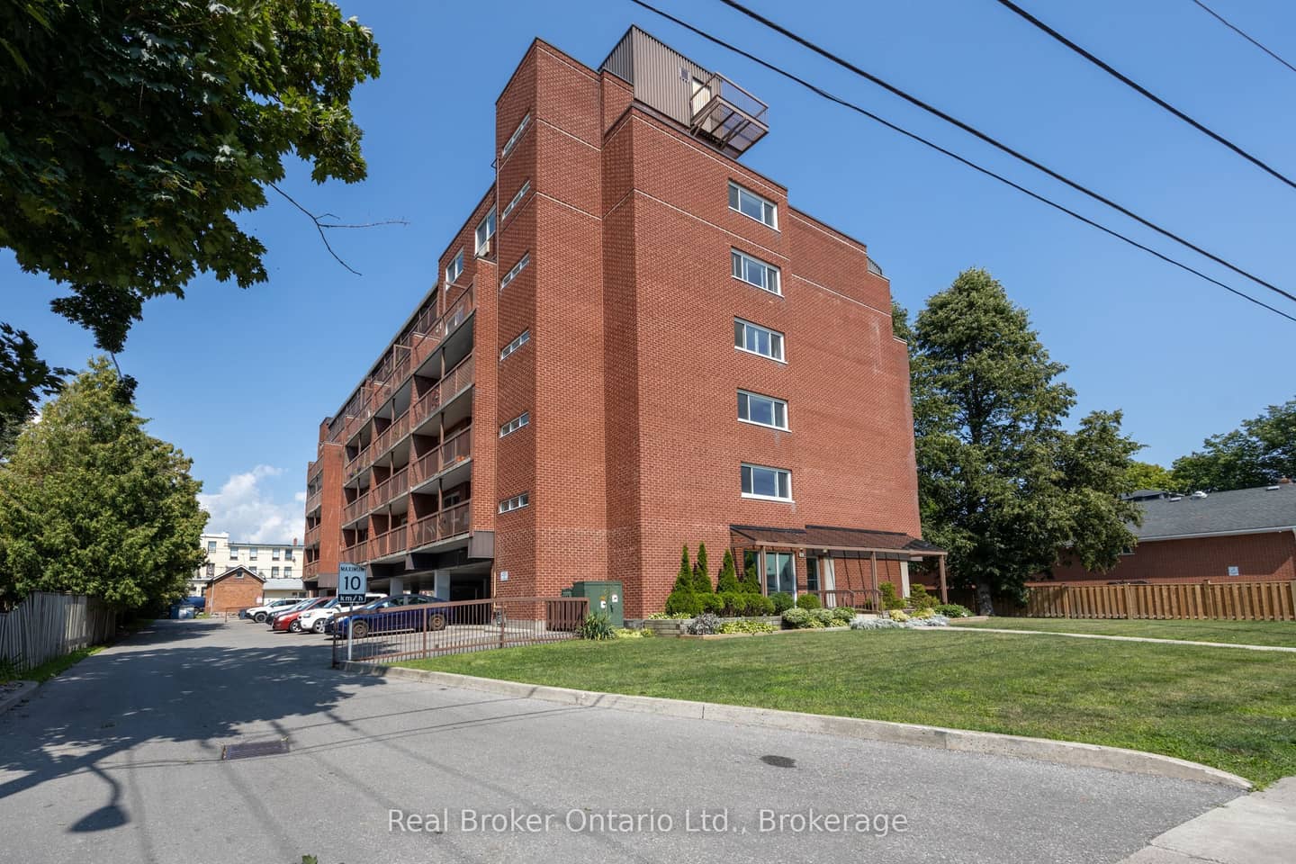 144 Queen Street 504, Clarington, ON L1C 1M9