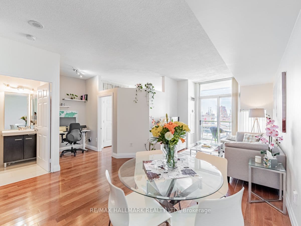 39 Parliament Street 1102, Toronto, ON M5A 4R2