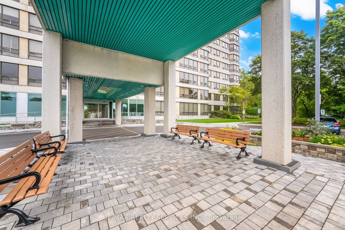 330 Mill Street S 404, Brampton, ON L6Y 3V3