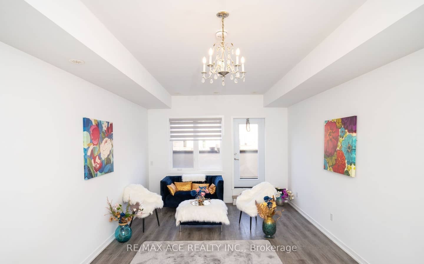 3686 St Clair Avenue E 105, Toronto, ON M1M 0E4