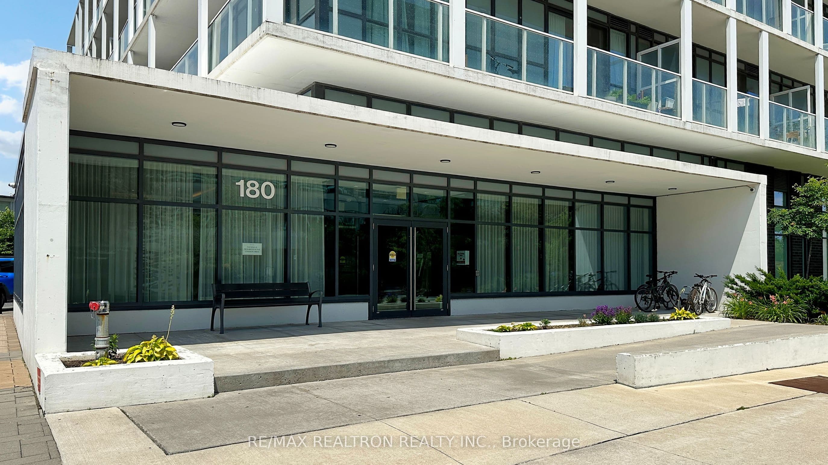 180 Fairview Mall Drive 1605, Toronto, ON M2J 4T1