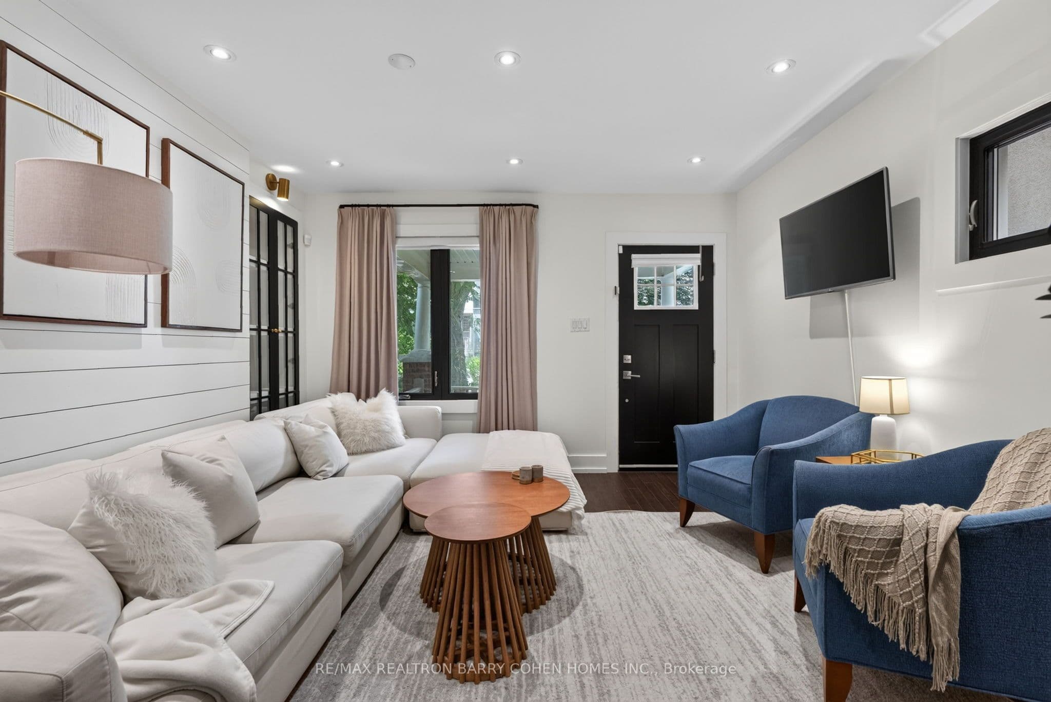 43 Helena Avenue, Toronto, ON M6G 2H3