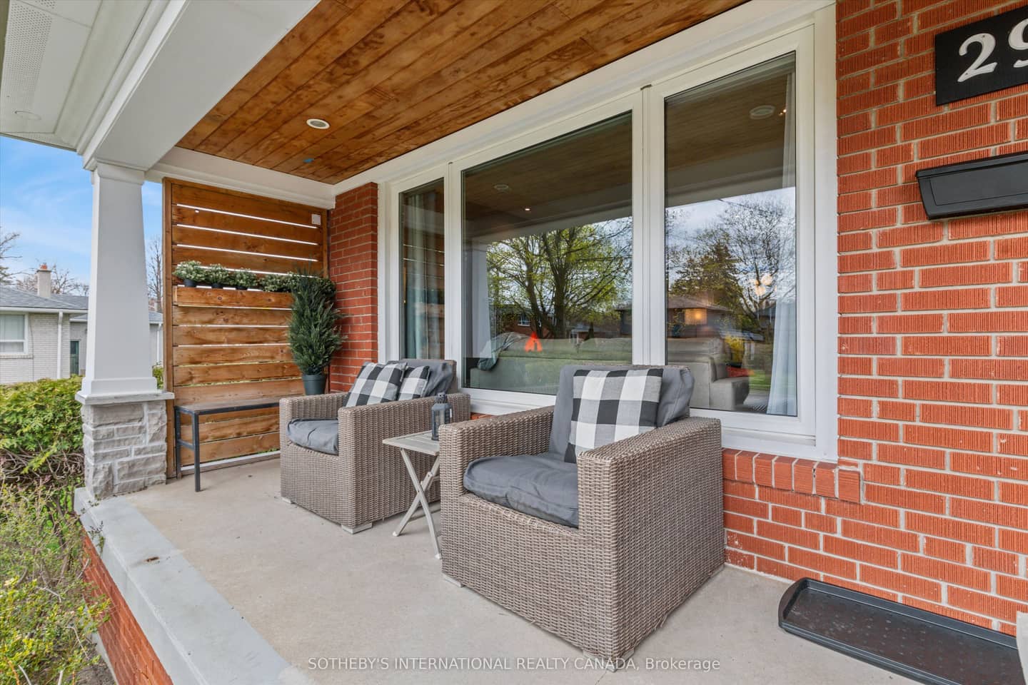 29 Woodbank Road, Toronto, ON M9B 5C3