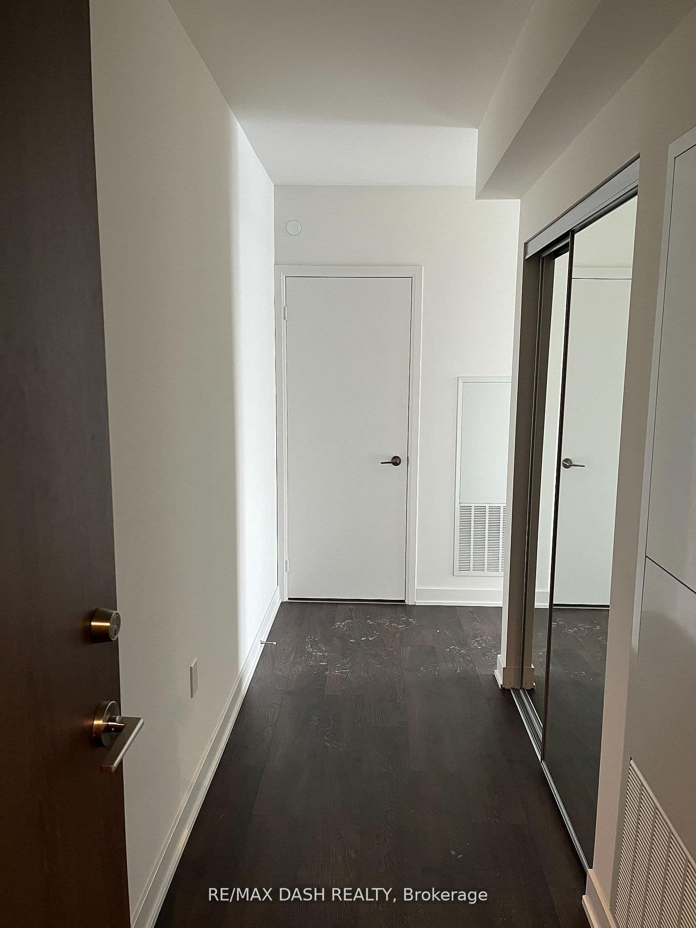 27 Bathurst Street 806W, Toronto, ON M5V 0R1