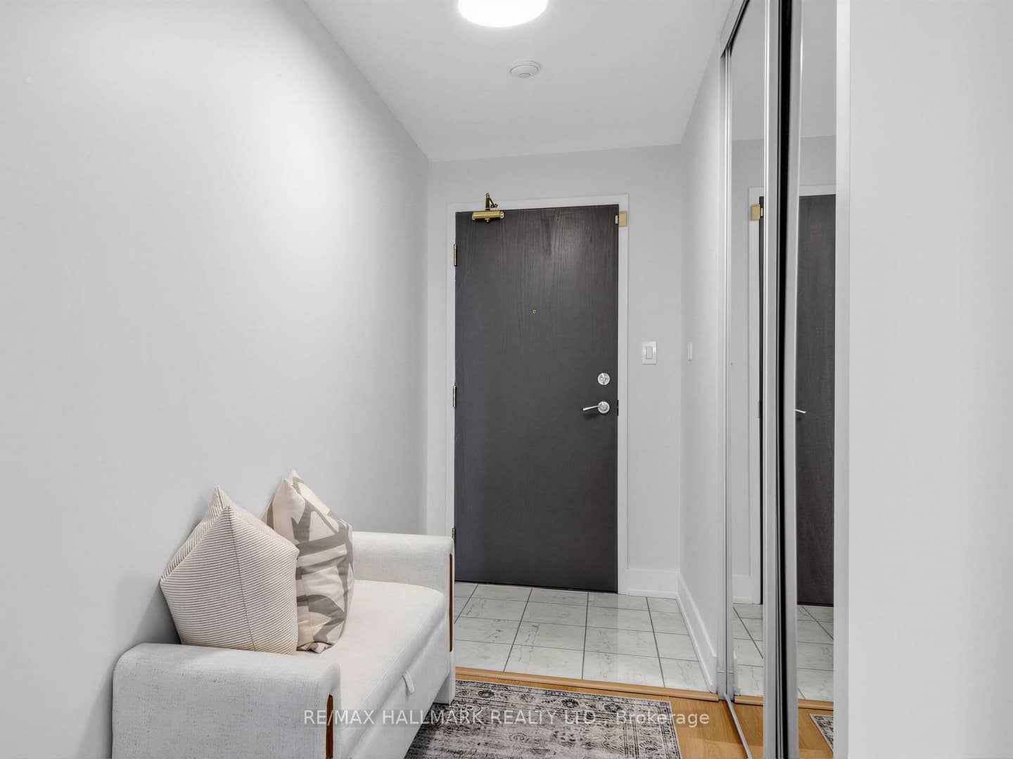 399 South Park Road 1102, Markham, ON L3T 7W6
