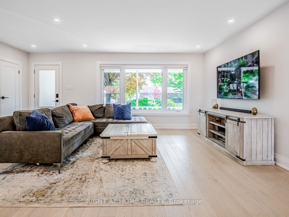883 Francis Road, Burlington, ON L7T 3Y3