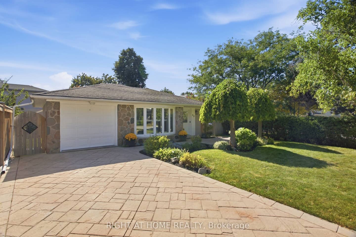 20 Mono Court, Brampton, ON L6W 2G8