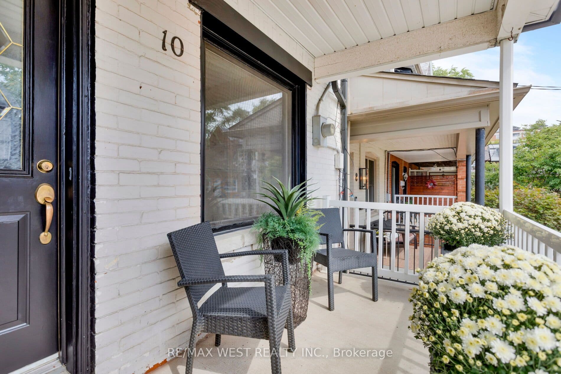 10 Marshall Street, Toronto, ON M6K 1S4