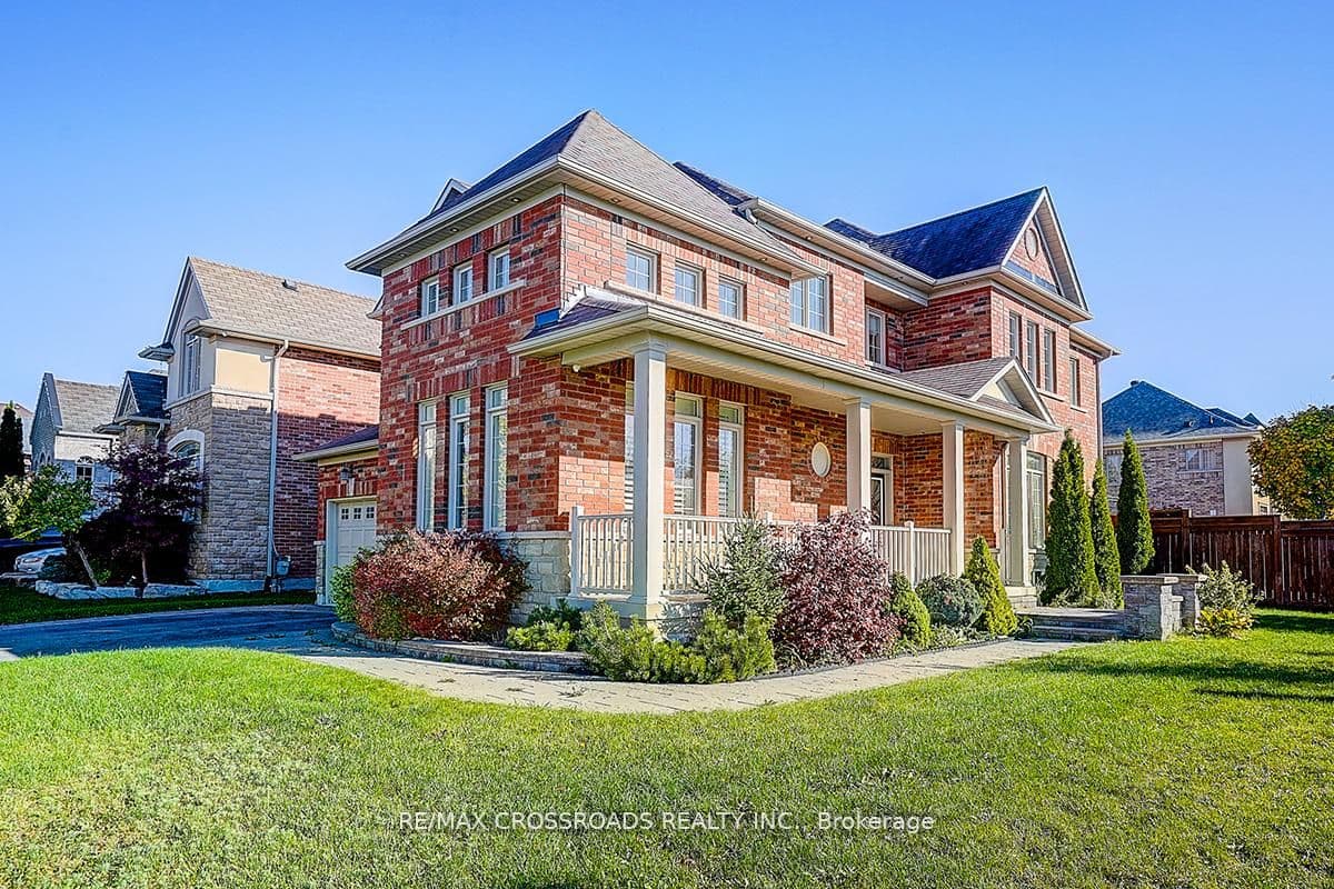 619 Fernbank Road, Newmarket, ON L3X 3E4