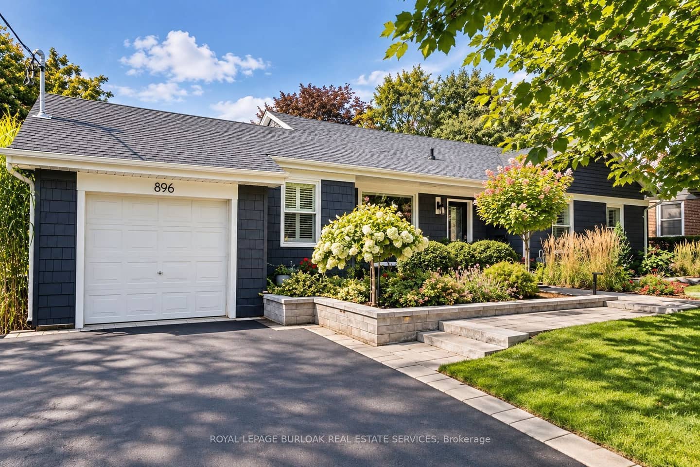 896 Eagle Drive, Burlington, ON L7T 3A4