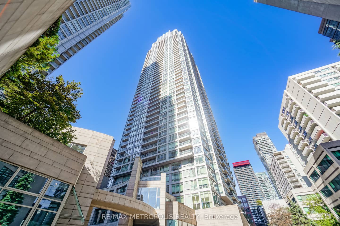 2191 Yonge Street 3709, Toronto, ON M4S 3H8