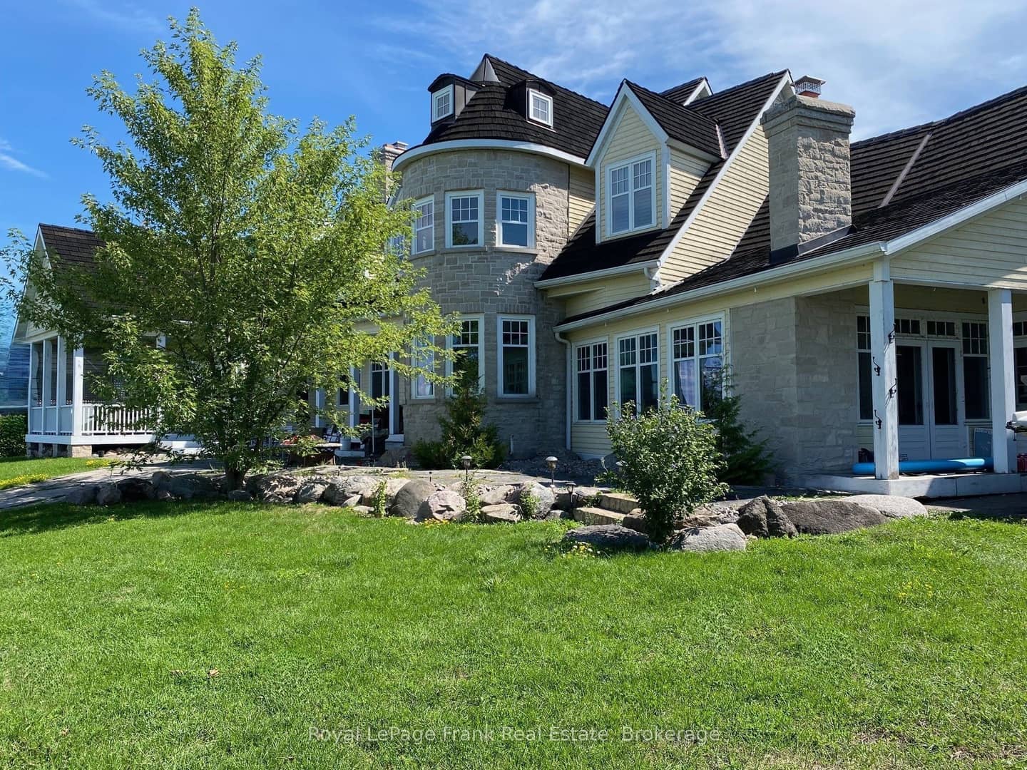 136 Lake Drive E, Georgina, ON L4P 3E9