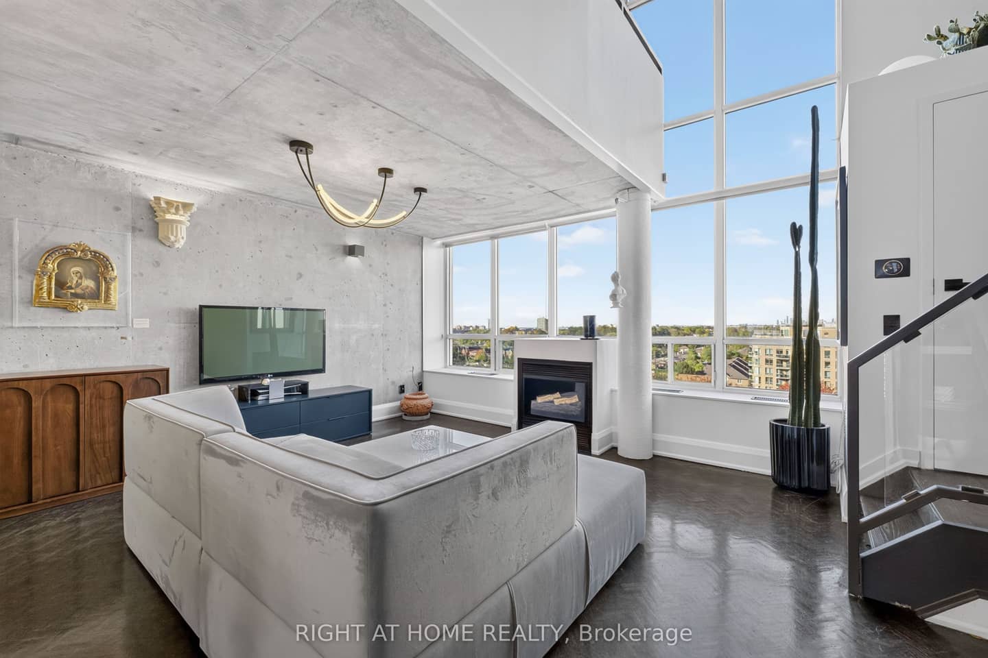 250 Manitoba Street 612, Toronto, ON M8Y 4G8