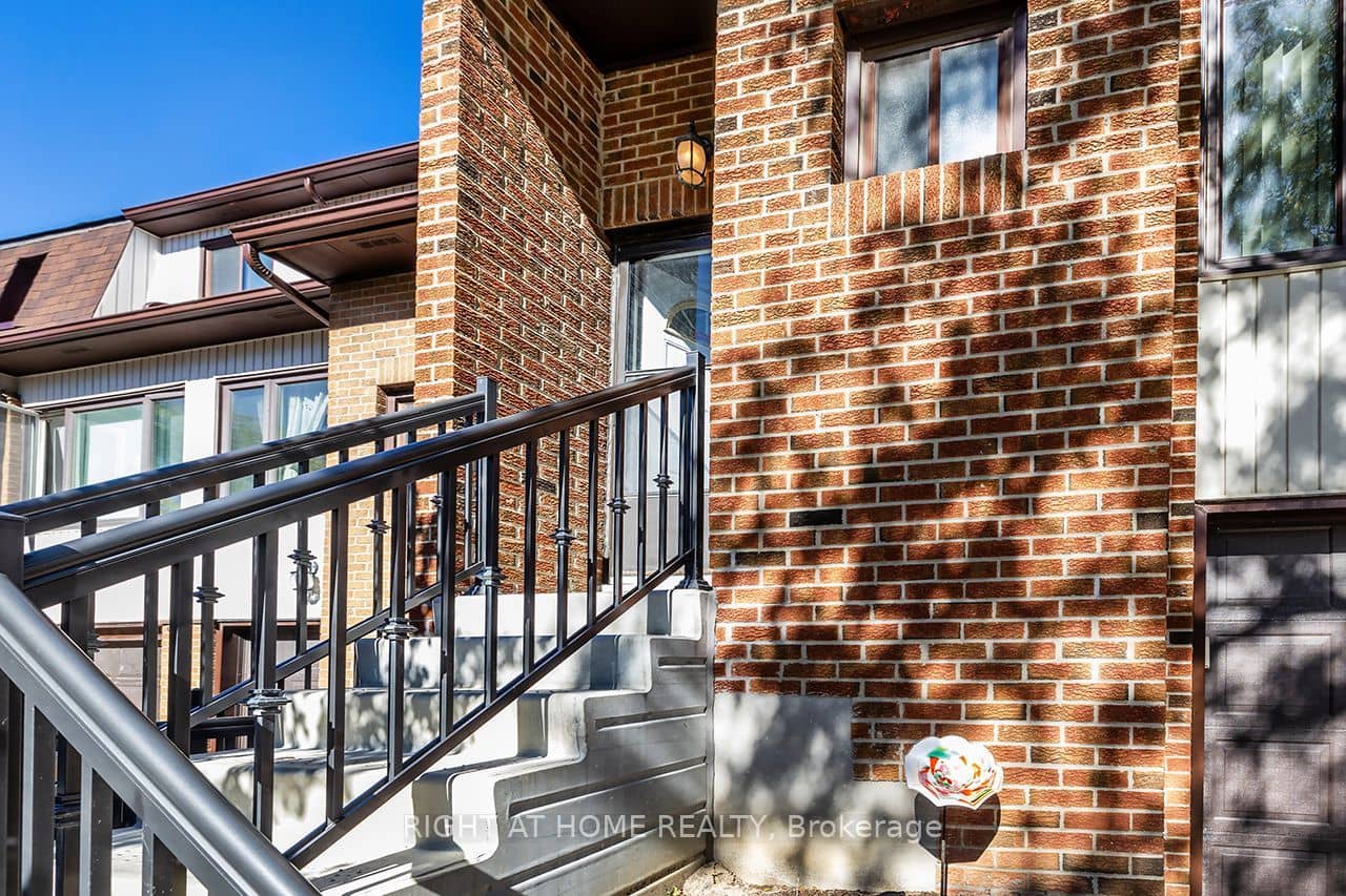 765 Oklahoma Drive 5, Pickering, ON L1W 3C9