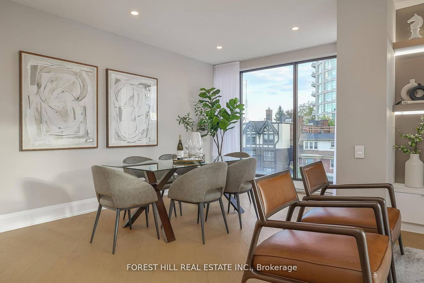 342 Spadina Road 301, Toronto, ON M5P 2V4