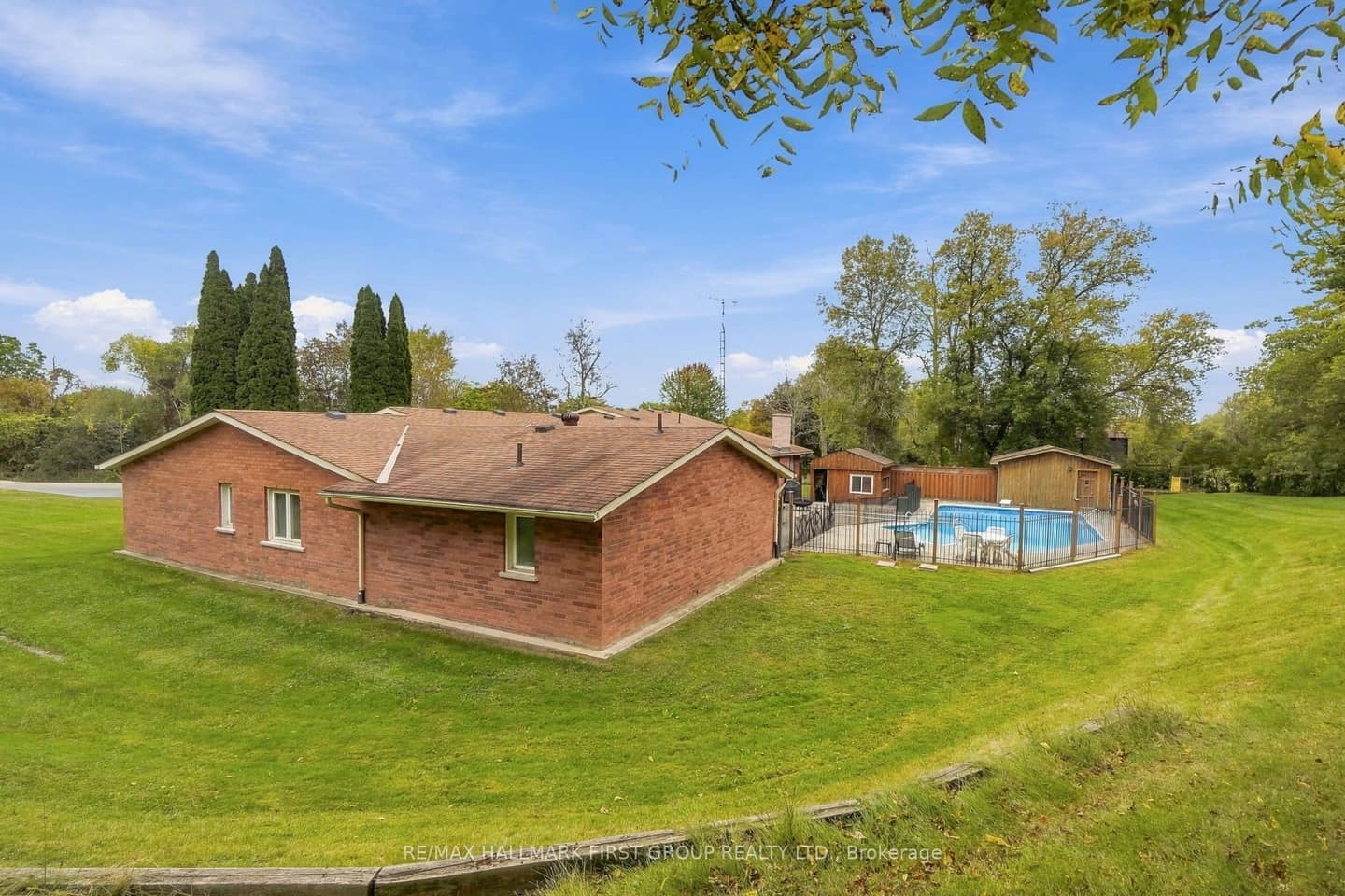 4 Mcnamara Court, Ajax, ON L1T 4W6