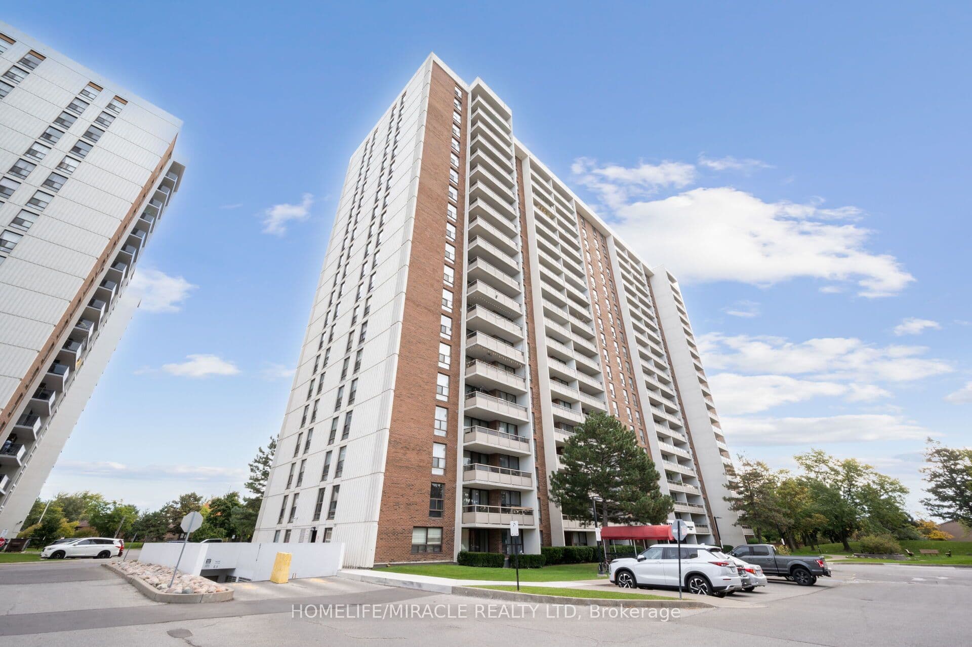4 Kings Cross Road 1511, Brampton, ON L6T 3X8