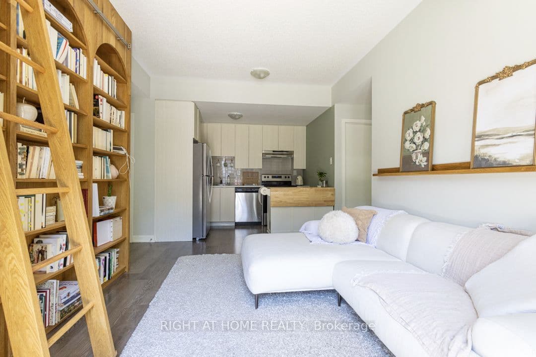 60 Orchid Place Drive 19, Toronto, ON M1B 0C4