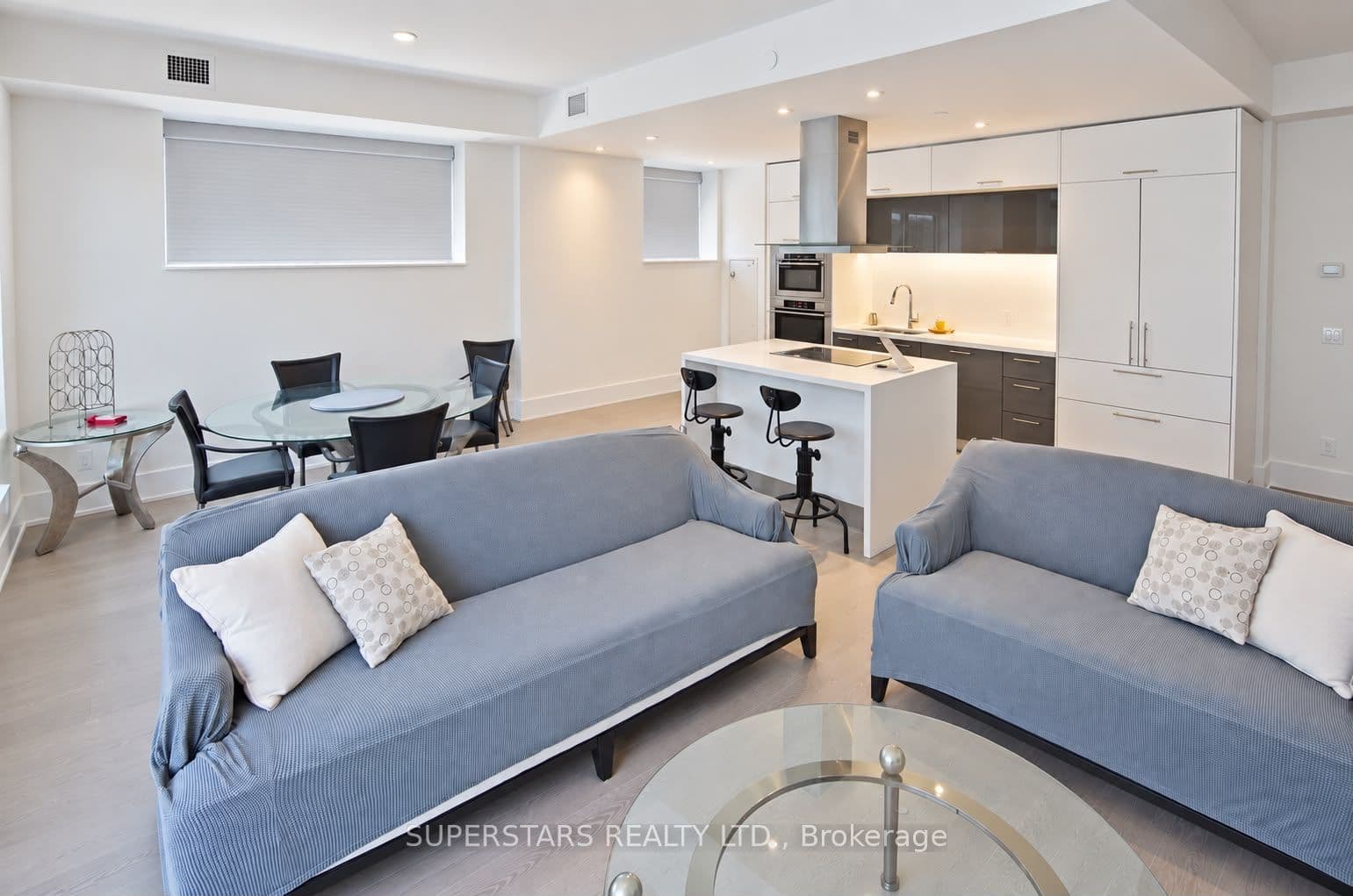 15 Merchants' Wharf Way 1112, Toronto, ON M5A 0N8