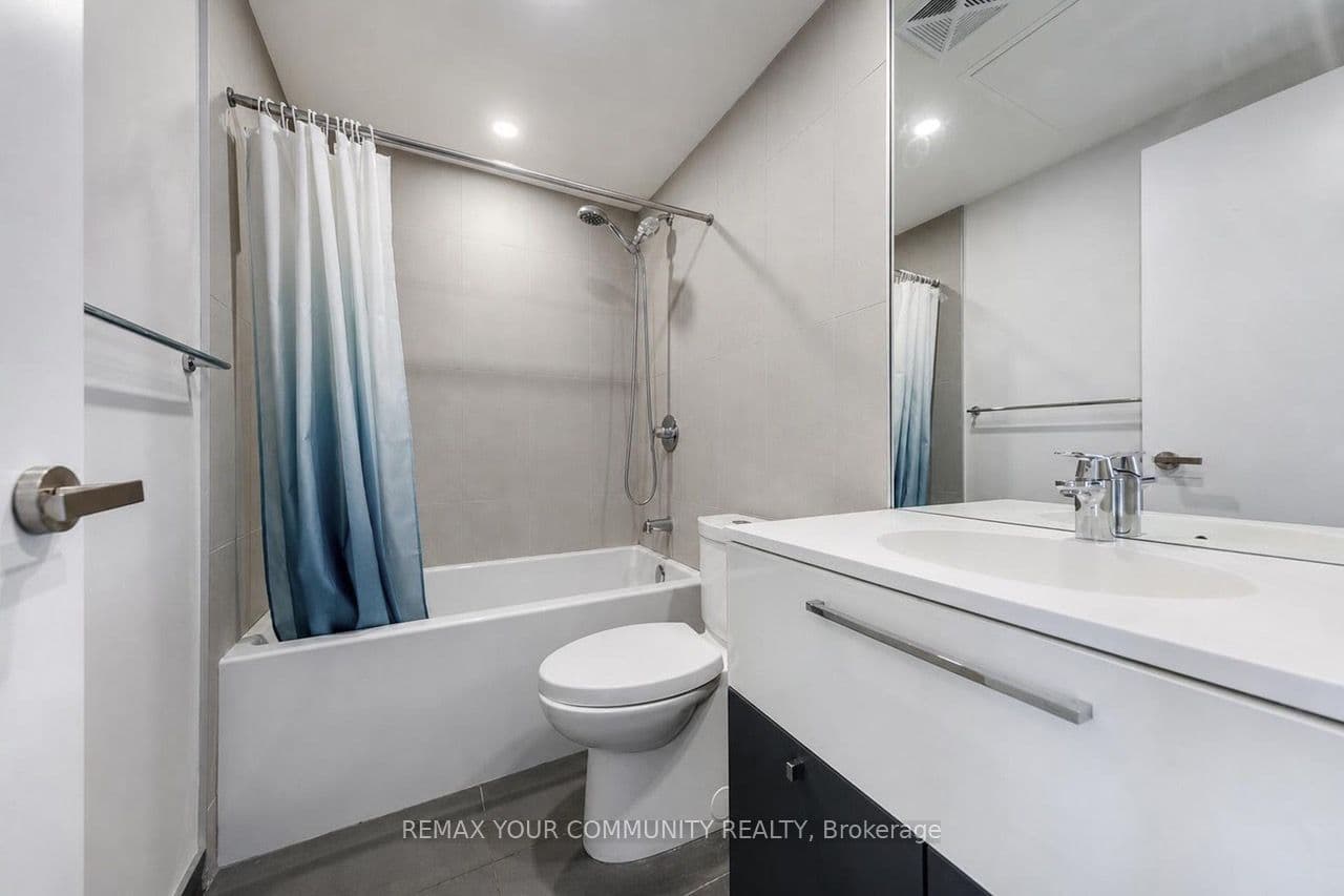 15 Grenville Street 2711, Toronto, ON M4Y 0B9