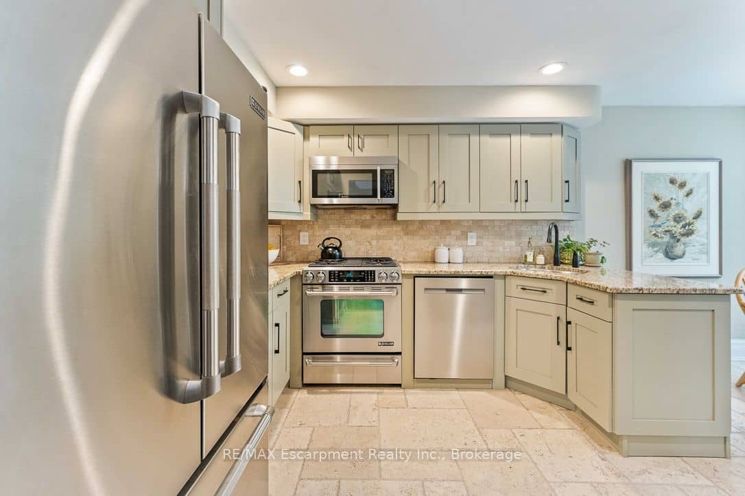 2331 Marine Drive, Oakville, ON L6L 1C2