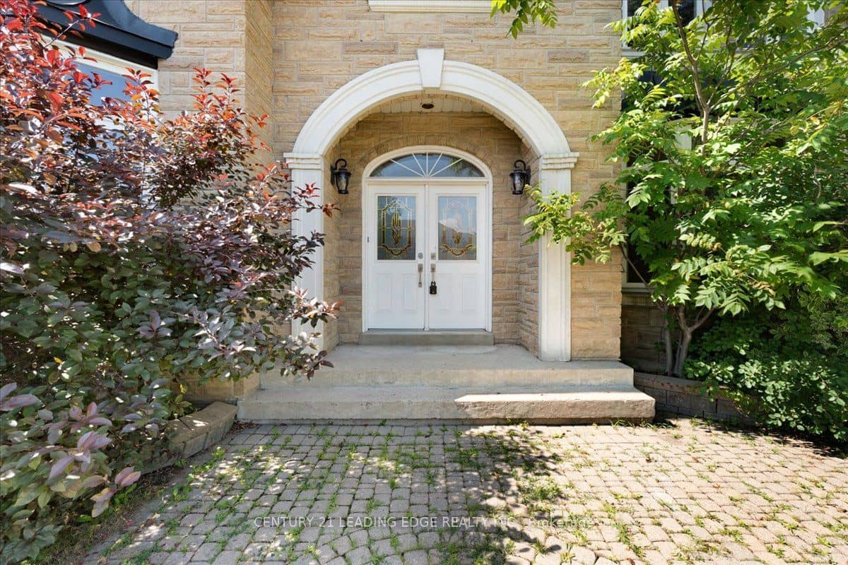 22 Fern Avenue, Richmond Hill, ON L4B 3R6