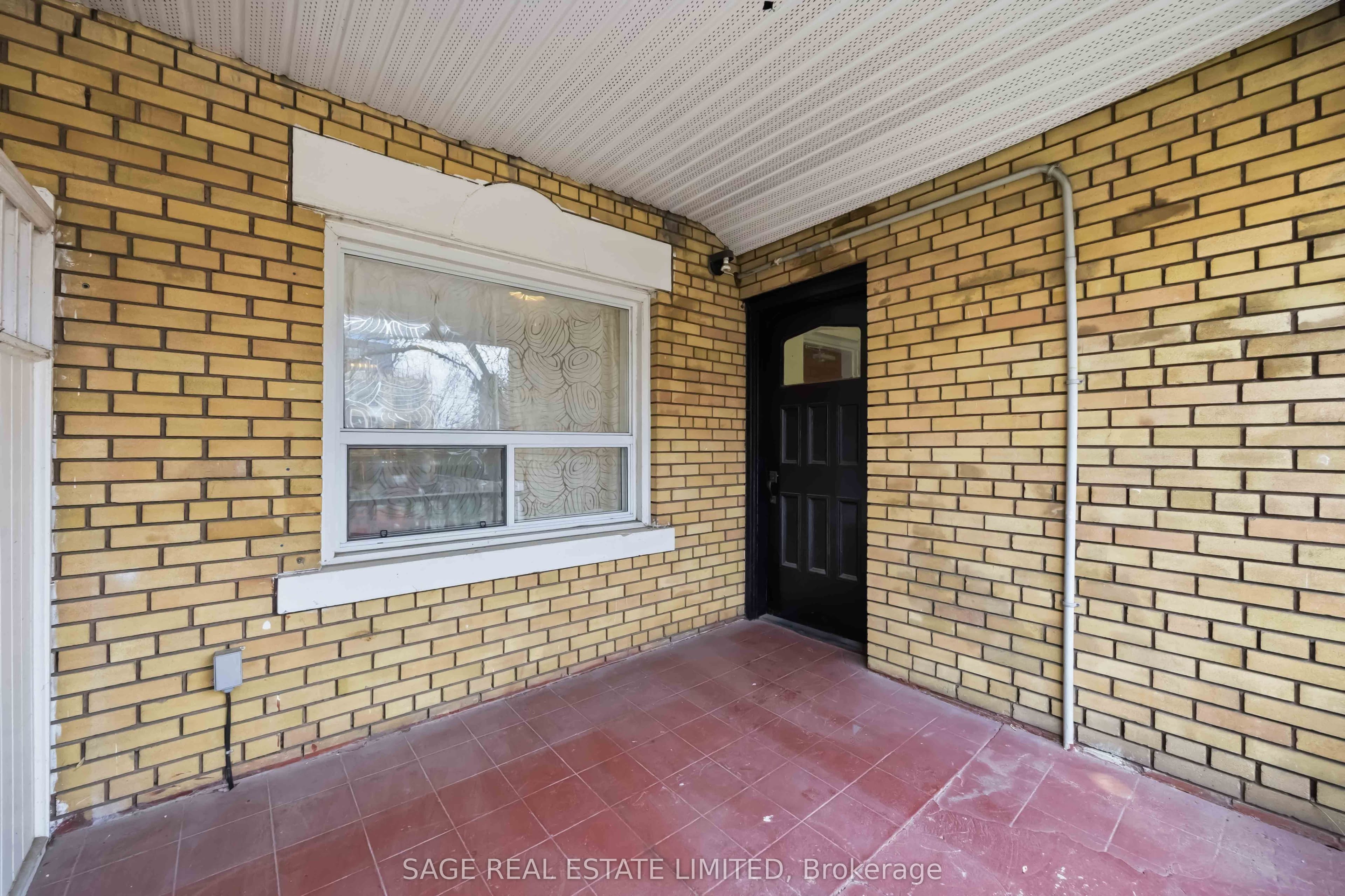 251 High Park Avenue Main Floor, Toronto, ON M6P 2S5