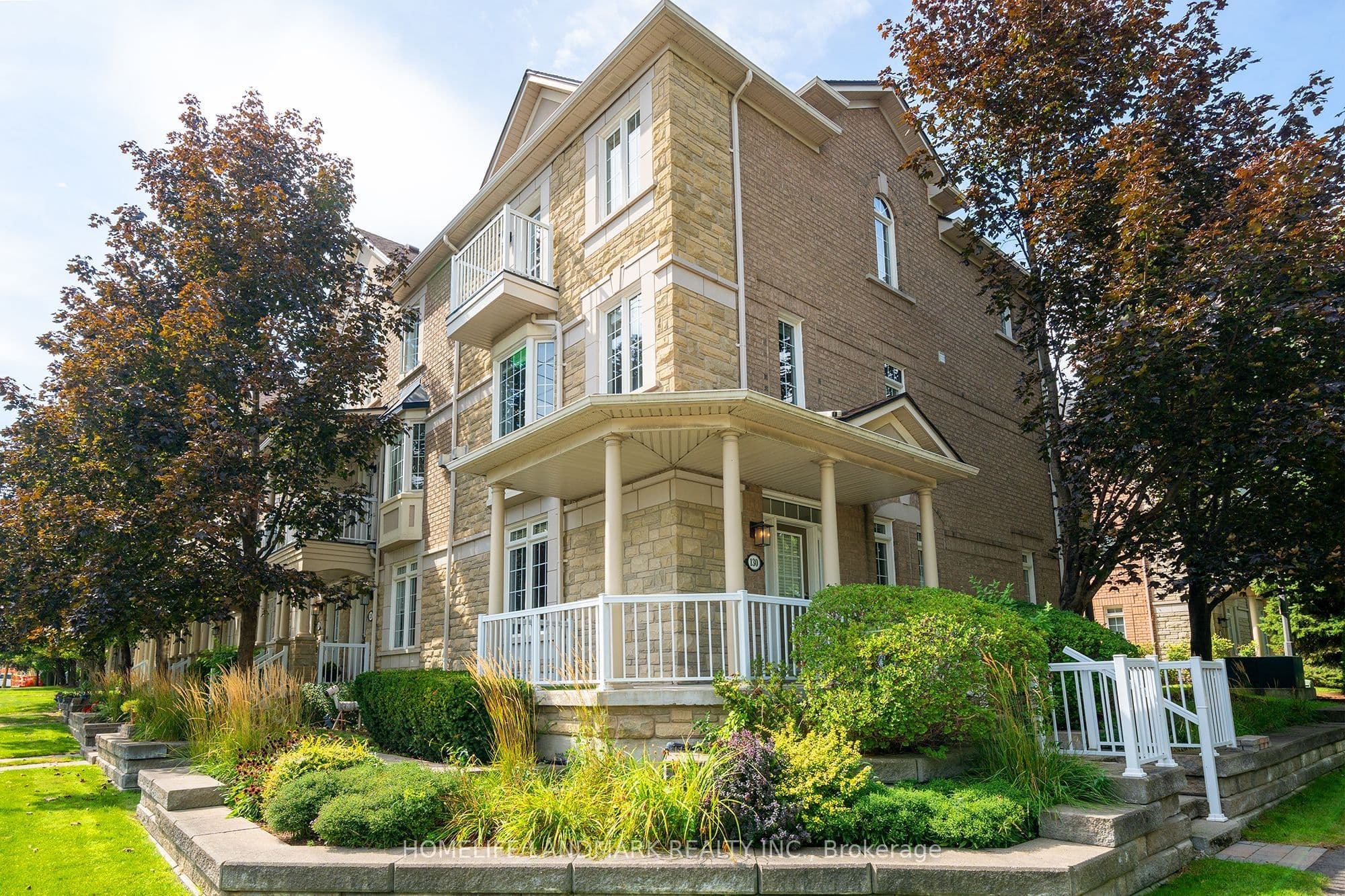 130 Park Street E 15, Mississauga, ON L5G 4W1