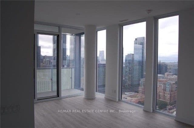 28 Wellesley Street 3302, Toronto, ON M4Y 1G3