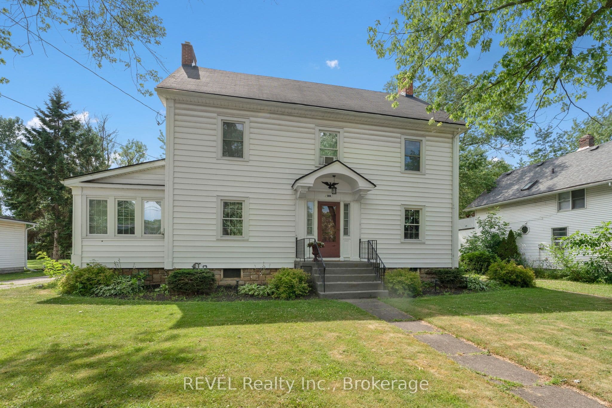 166 North Street N, Fort Erie, ON L2A 3R7