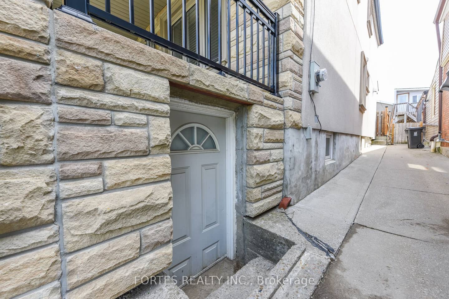 285 Gilbert Avenue, Toronto, ON M6E 4W8