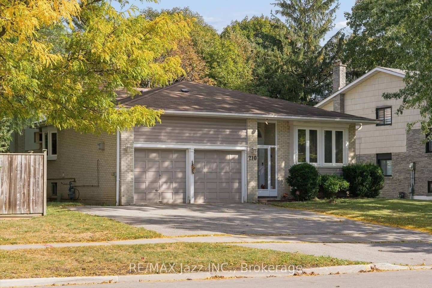 210 Murray Drive, Aurora, ON L4G 2C5