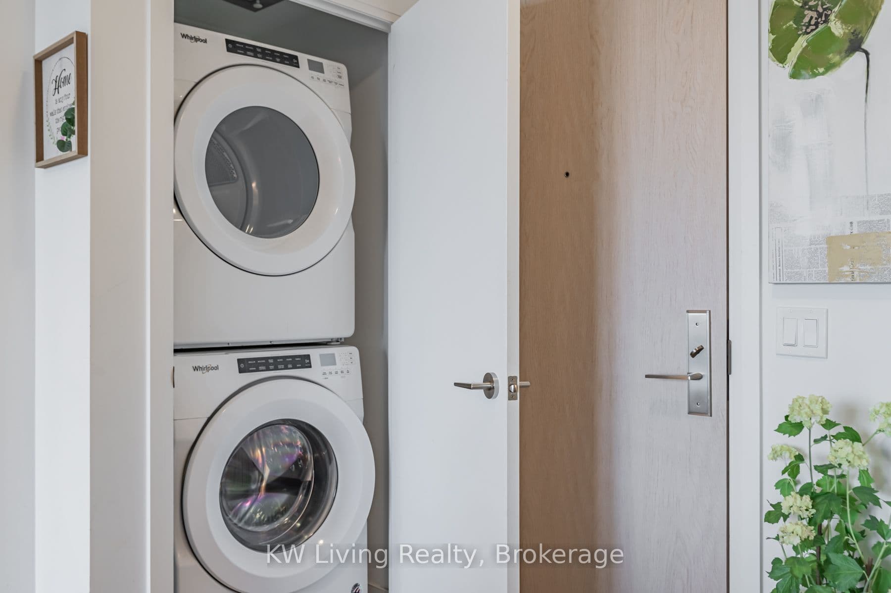 77 Mutual Street 2110, Toronto, ON M5B 0B9