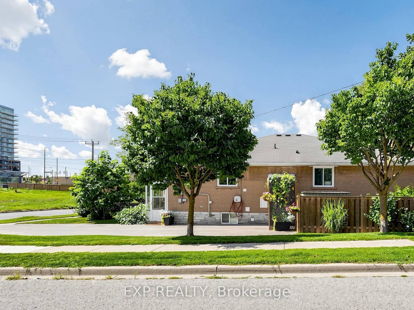 175 Penn Avenue, Newmarket, ON L3Y 2S3