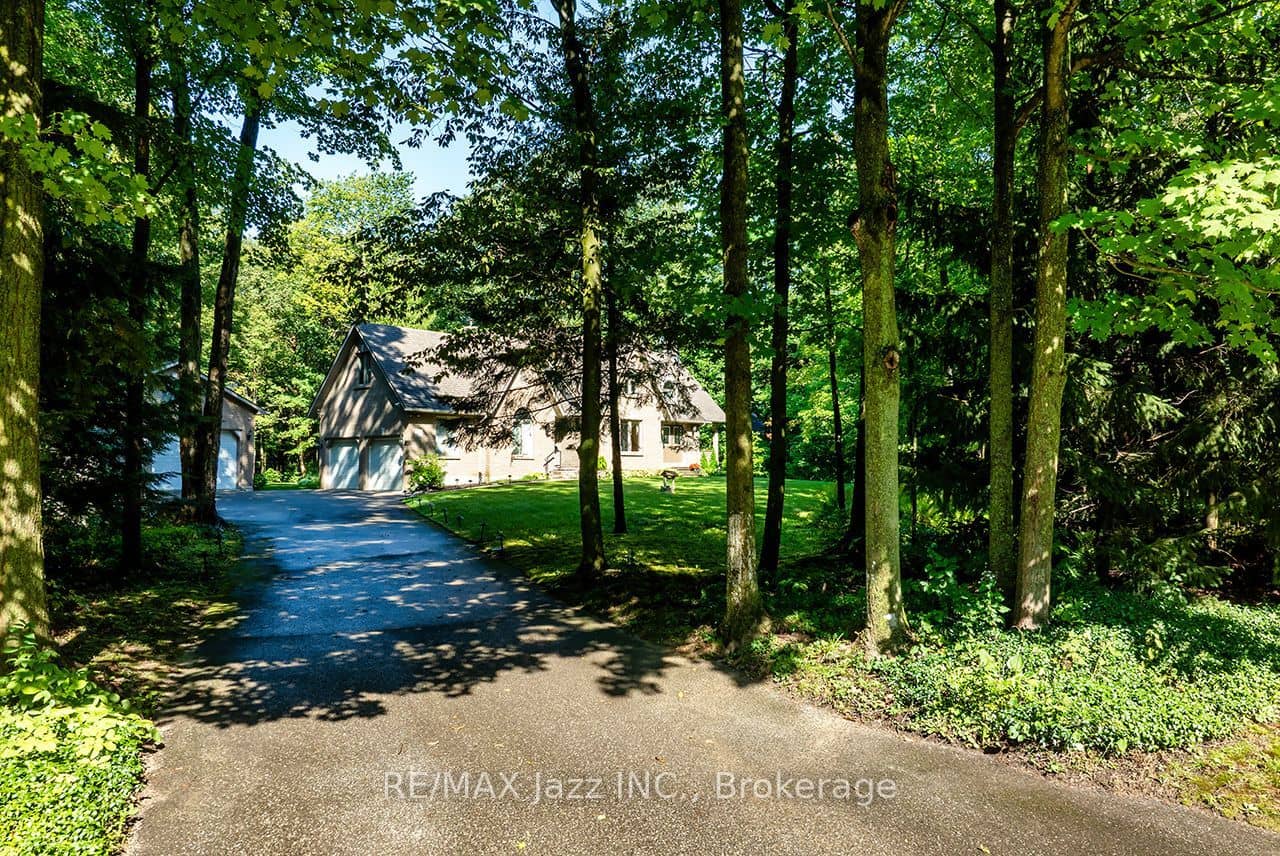 20 Timberlane Court, Clarington, ON L1E 2H1