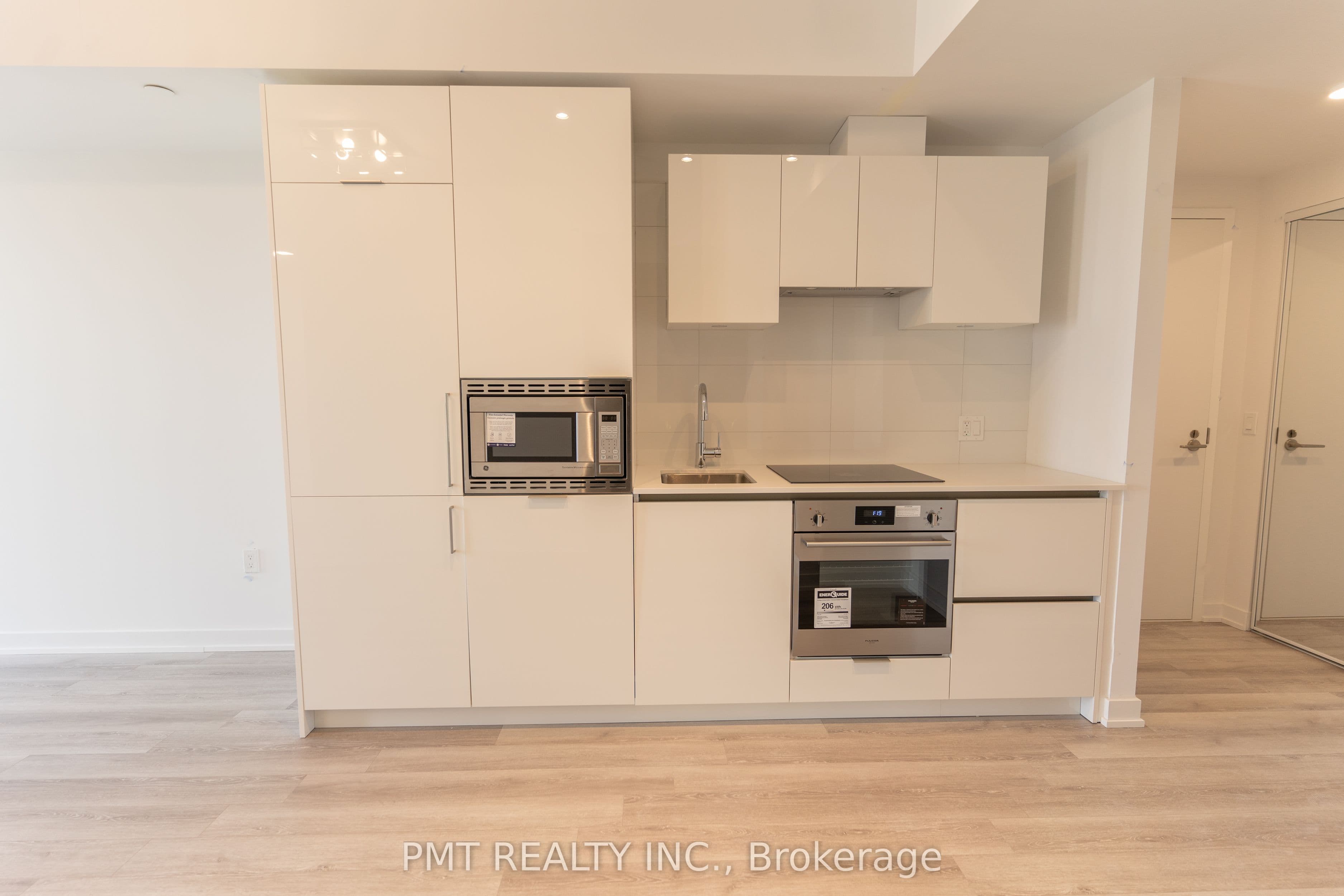 238 Simcoe Street 2701, Toronto, ON M5T 0E2
