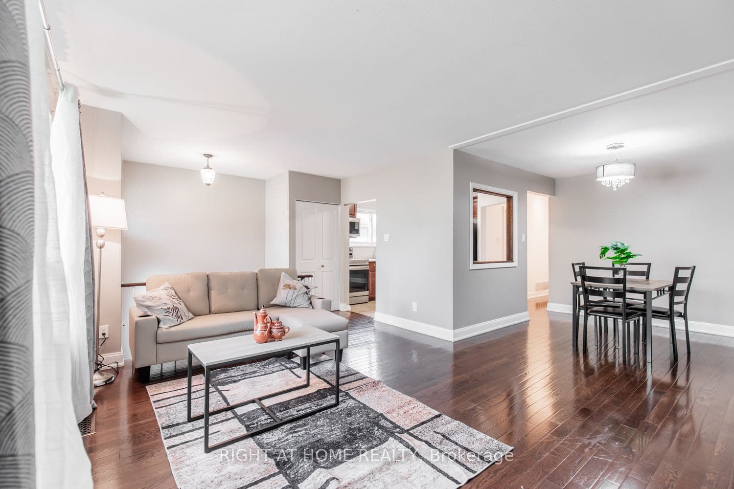 12 Murellen Crescent, Toronto, ON M4A 2K5
