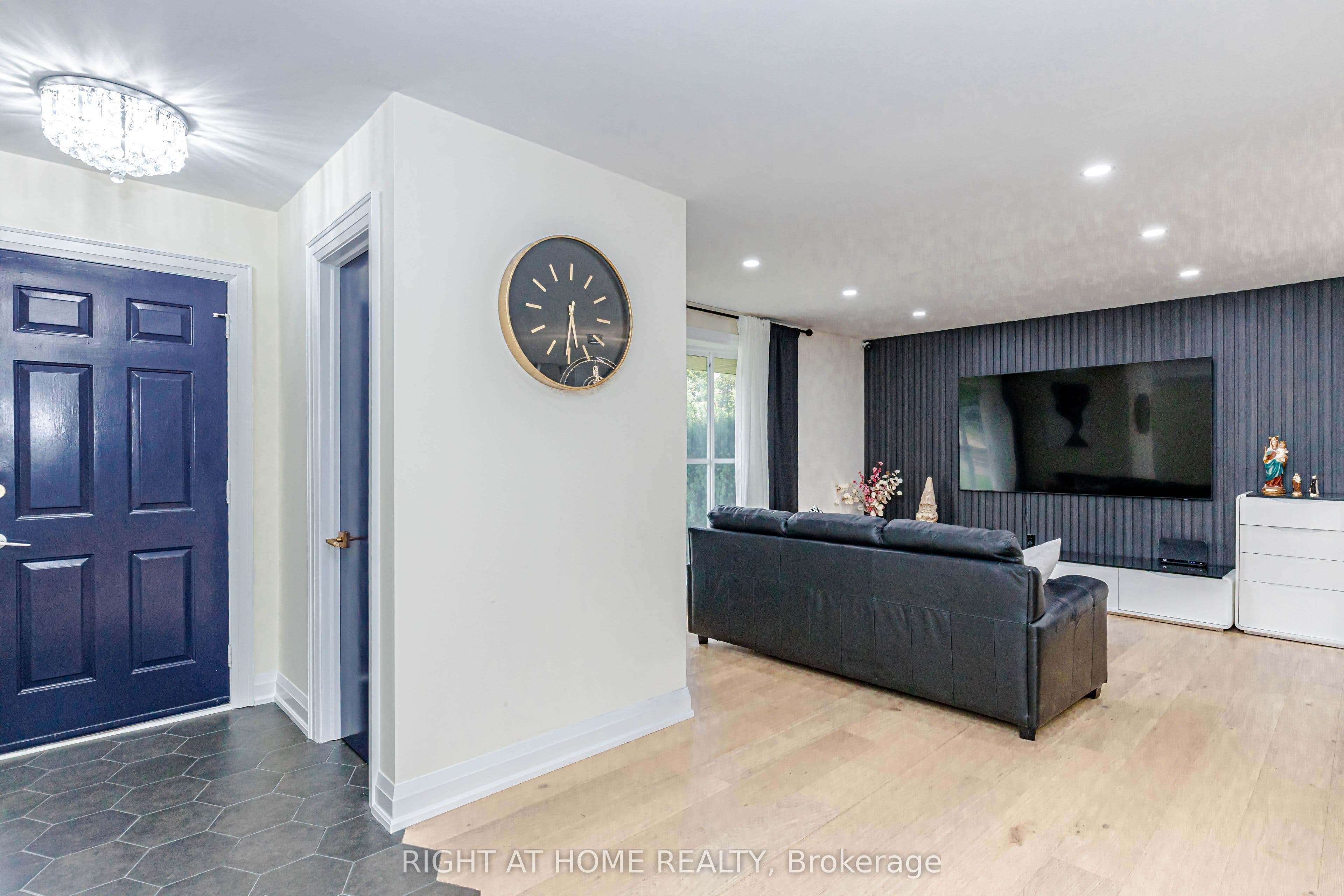 2358 Arnold Crescent, Burlington, ON L7P 4G3