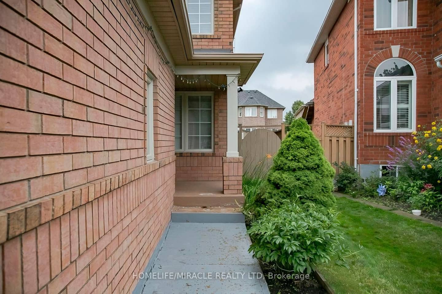81 Narrow Valley Crescent, Brampton, ON L6R 2M4