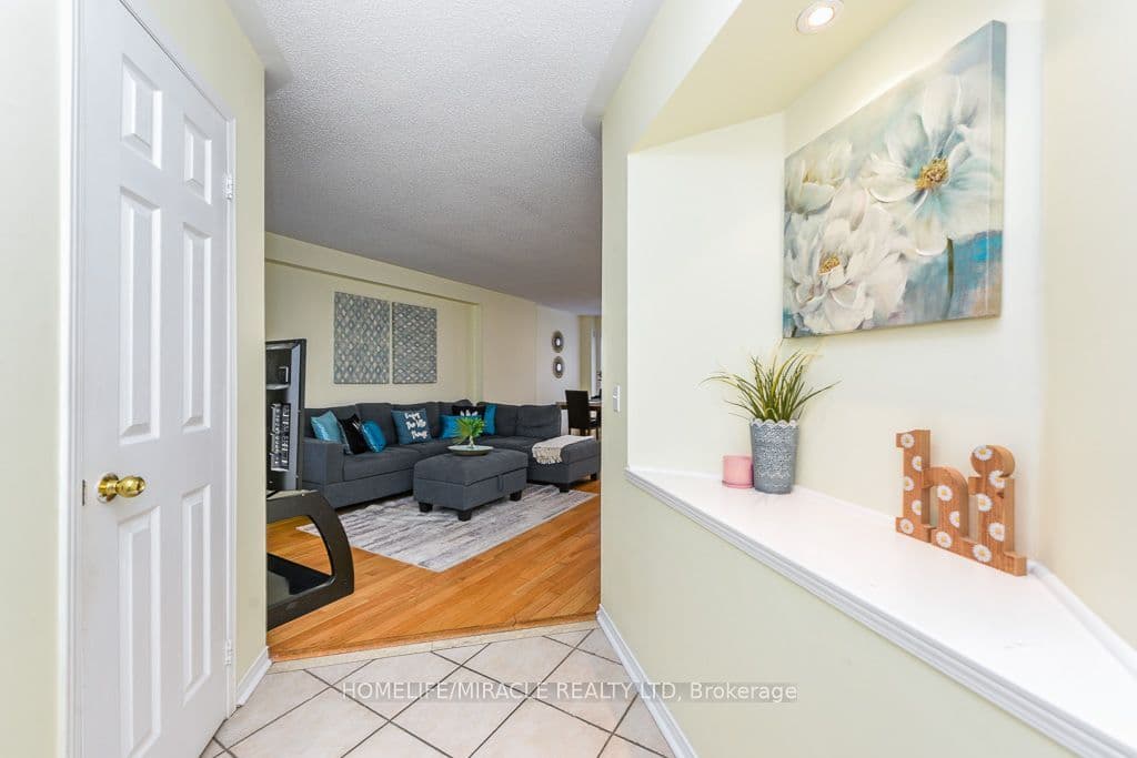 49 Seaside Circle, Brampton, ON L6R 2G7