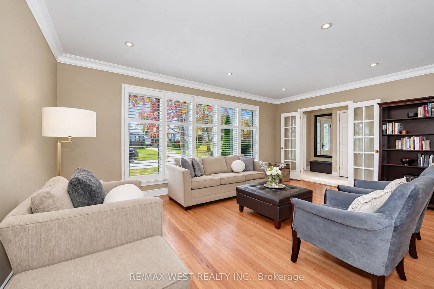18 Nashland Avenue, Toronto, ON M9B 2V4