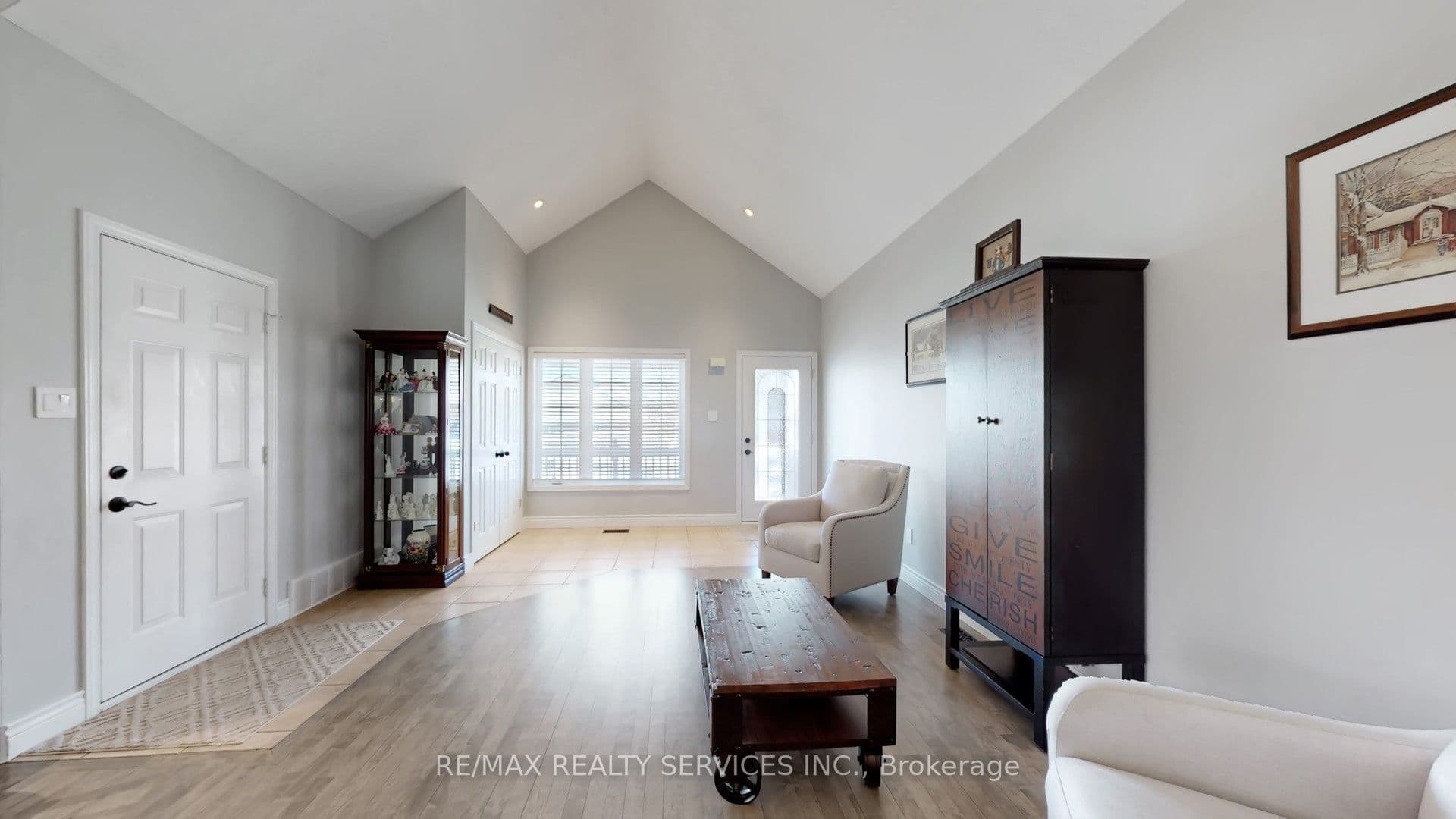 37 Abbey Road, Orangeville, ON L9W 5E3