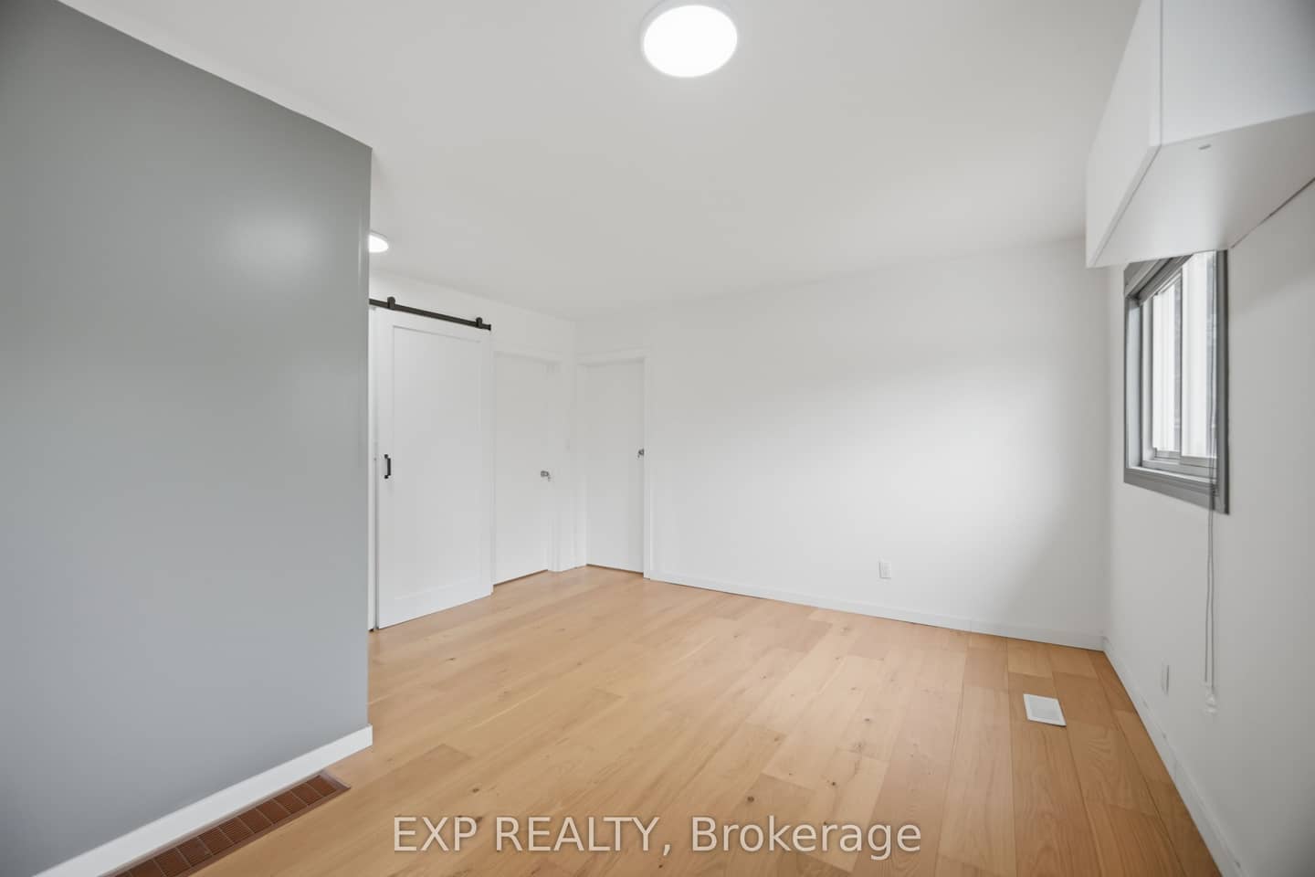 32 Maple Avenue E, Halton Hills, ON L7G 5M2