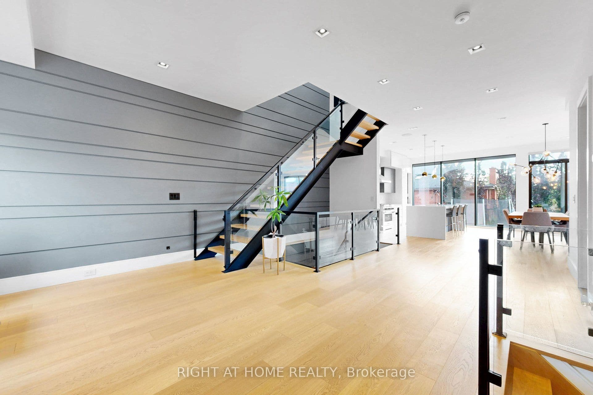 2931 Lansdowne Avenue, Toronto, ON M6B 3X3